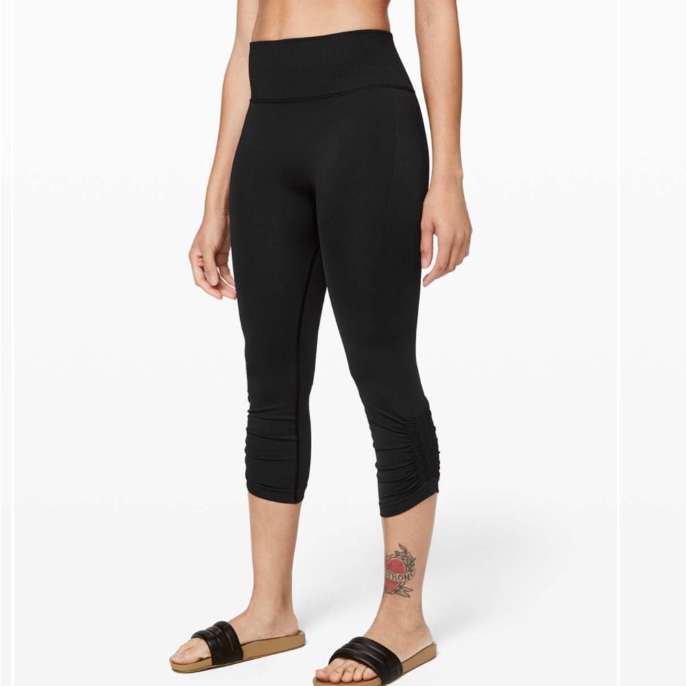 LULULEMON Ebb To Street Crop 21"
Black - Picture 6 of 6